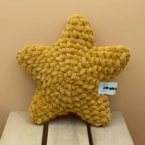 étoile en crochet jaune or
